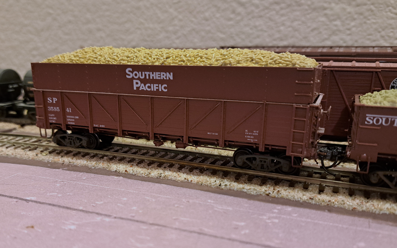 Painted Beet Loads on Layout Highside Gondola